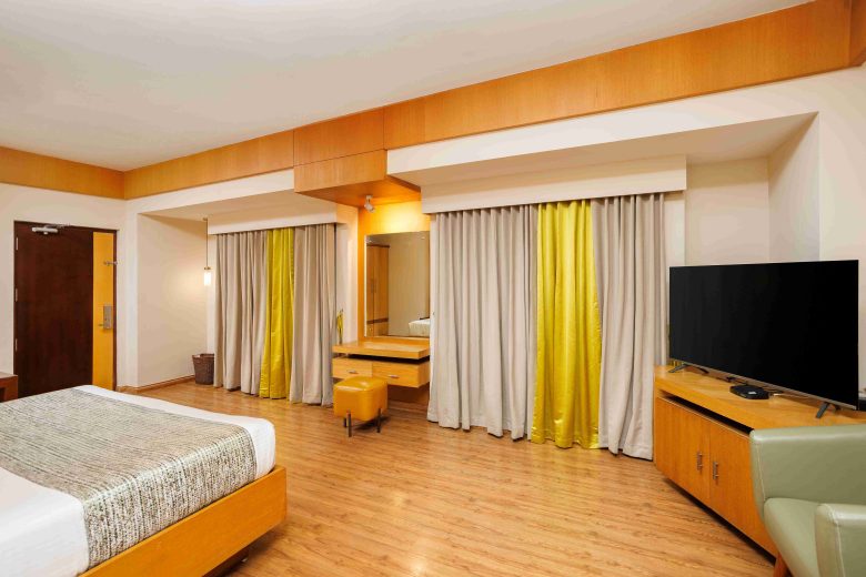 Meadows Honeymoon Suite luxury with Bath Tub