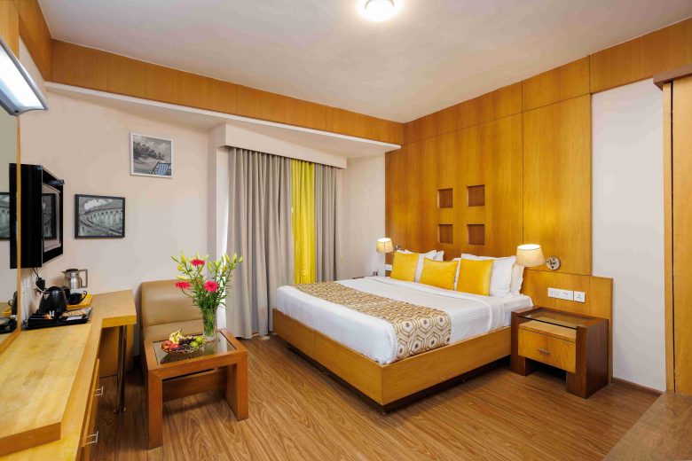 Meadows Honeymoon Suite with Bath Tub