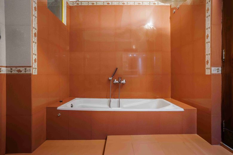 Meadows Honeymoon Suite with Bath Tub